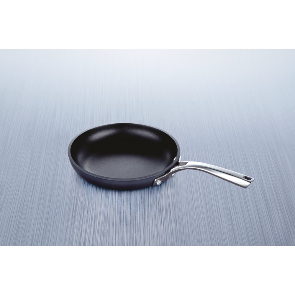 Williams-Sonoma Elite Hard-Anodized Nonstick 8-Inch Fry Pan