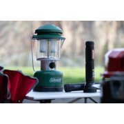 coleman twin LED lantern with flashlights image number 2