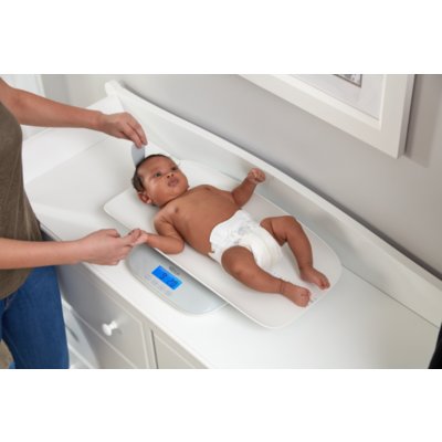 https://newellbrands.scene7.com/is/image/NewellRubbermaid/2143401-Graco_BabyScale-InfanttoToddler-White-Lifestyle-In-Use-4_0050?wid=400&hei=400