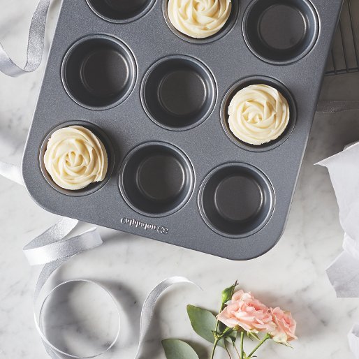 cupcake pan with cupcakes