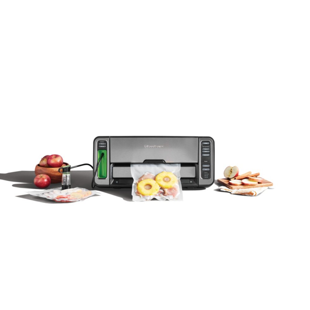 As Is FoodSaver Vacuum Sealer System with Extra Bags 