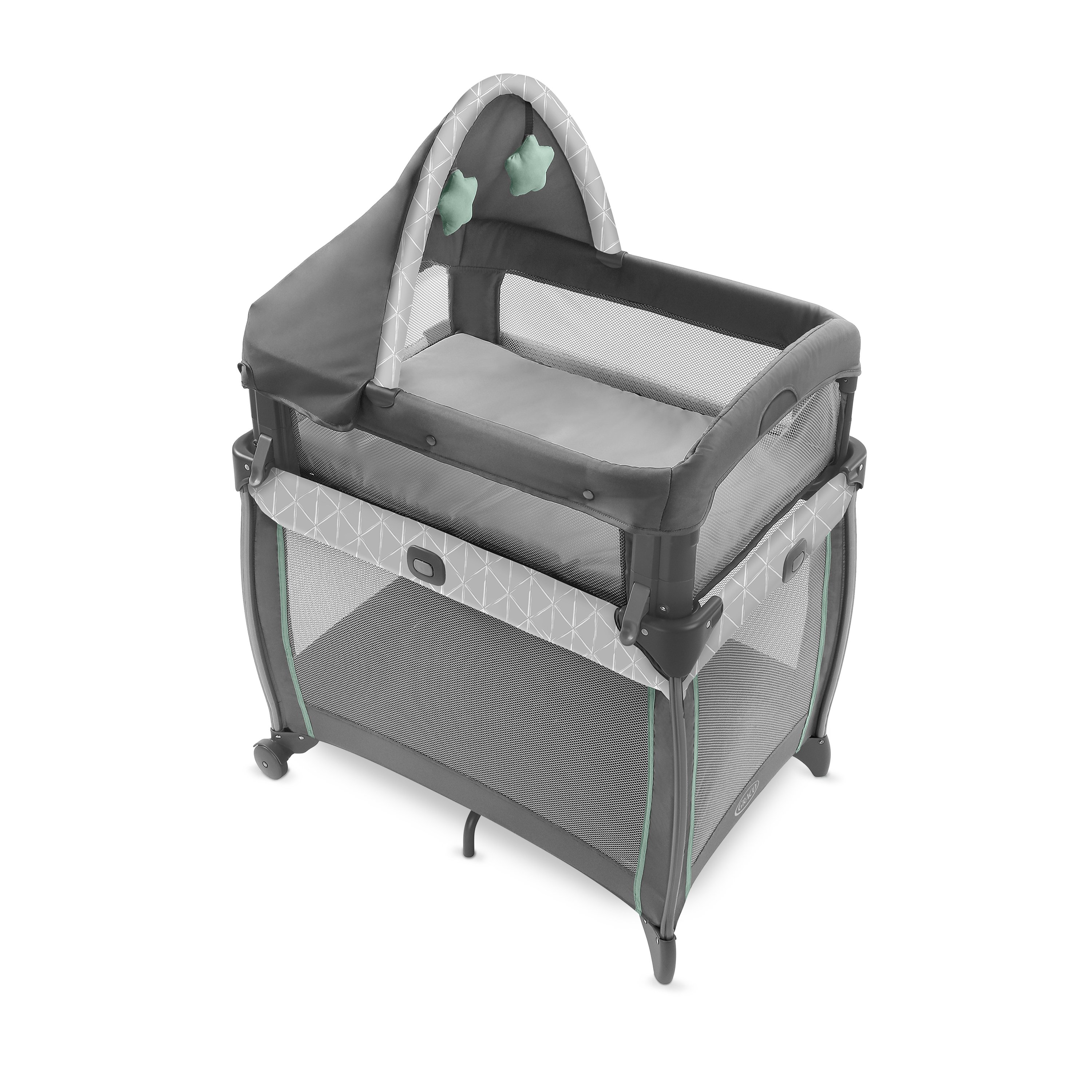 Pack and play store with bassinet graco