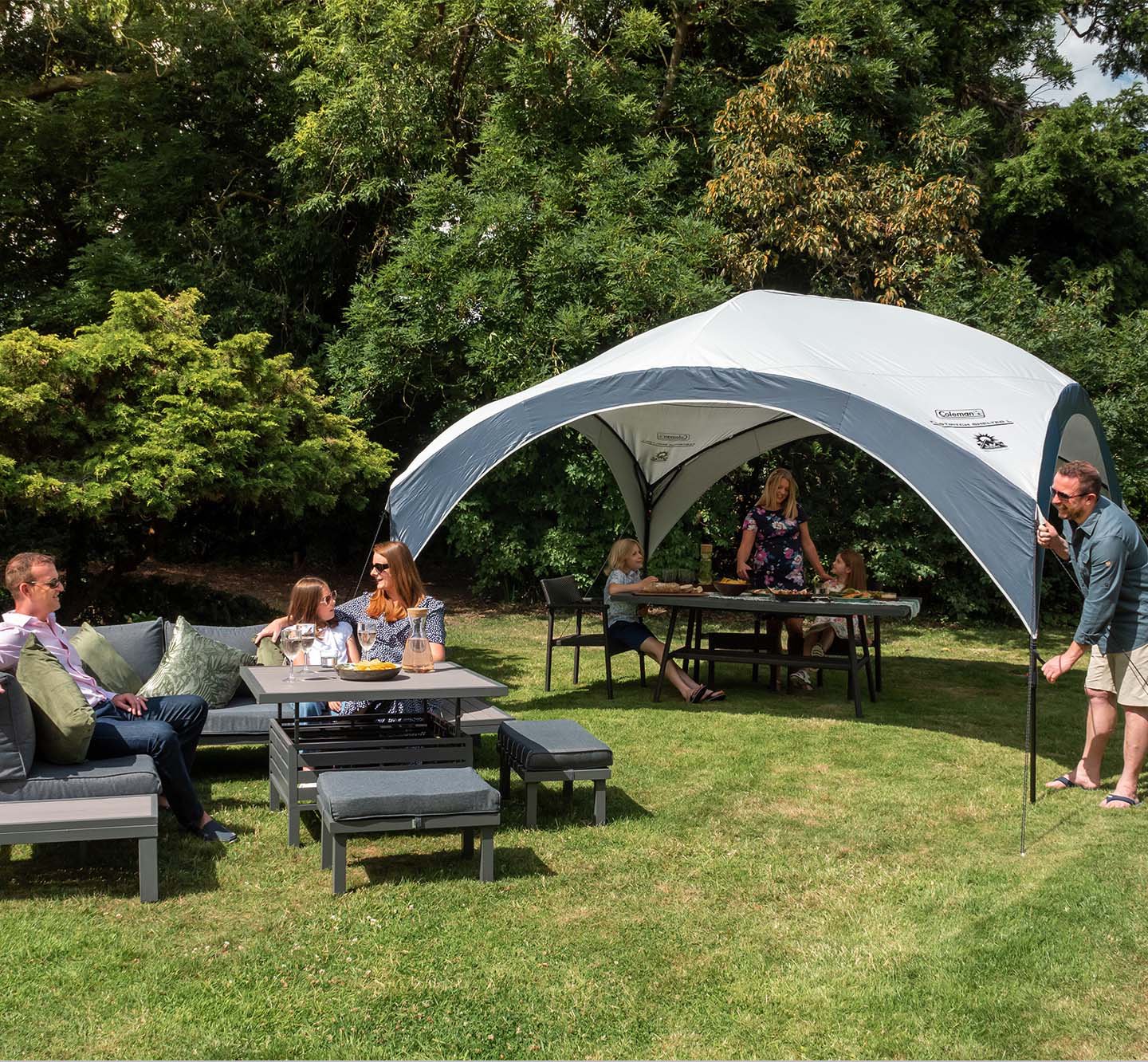 Tente de camping en dôme 3 saisons et 4 personnes facile à installer  Coleman Skydome avec double toit, port électronique et sac de transport