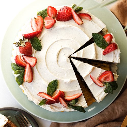 cake with strawberries